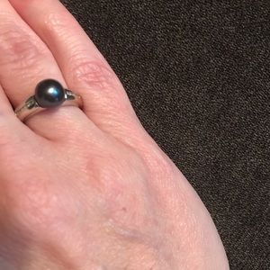 Black pearl ring 14K white gold w/diamonds size 6.